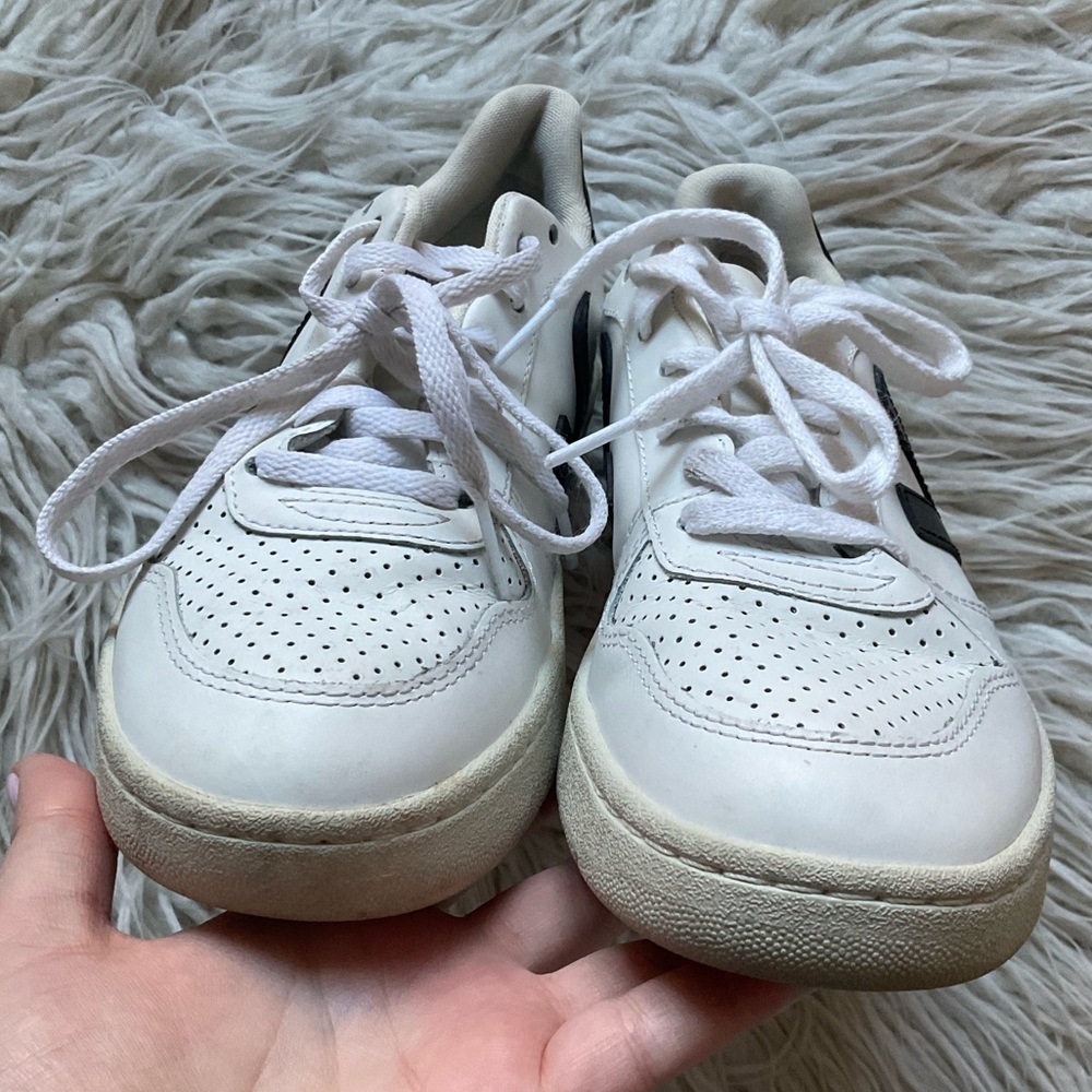 Veja White/Black Sustainable Leather V-10 Logo Retro Low Top Lace Up Sneakers 7 - Picture 6 of 11